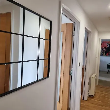 Large Centre 2 Bedroom Flat With Parking Apartmán *