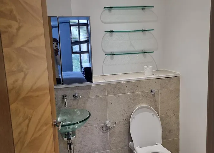 Large Centre 2 Bedroom Flat Appartement