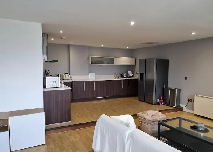 Large Centre 2 Bedroom Flat Appartement