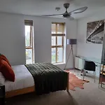 Διαμέρισμα Large Centre 2 Bedroom Flat With Parking Μπρίστολ