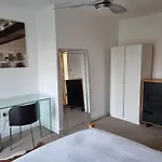 Large Centre 2 Bedroom Flat With Parking *