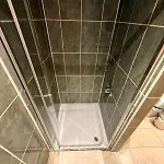 Large Centre 2 Bedroom Flat With Parking *