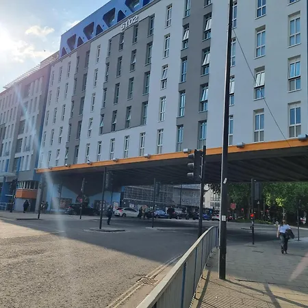 Апартаменты Large Centre 2 Bedroom Flat