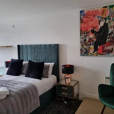 Large Centre 2 Bedroom Flat Апартаменти Бристоль