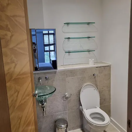 Large Centre 2 Bedroom Flat Апартаменти